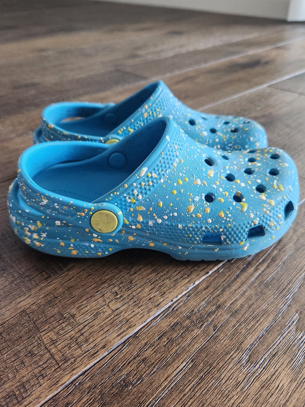 CROCS Kids Teal Blue Splash Clogs with Yellow Speckles